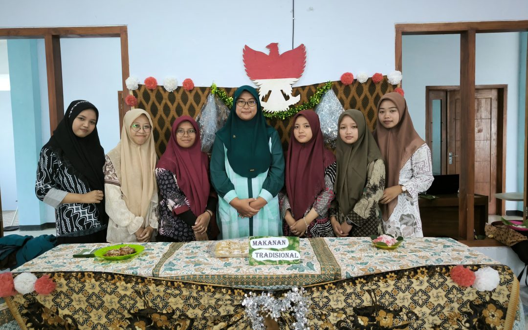 Pameran Unik di PGMI STAIZ : Makanan Khas dan Kreativitas Berkelanjutan